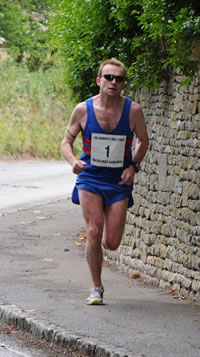 Mike Smith, 2010 winner, chases leader