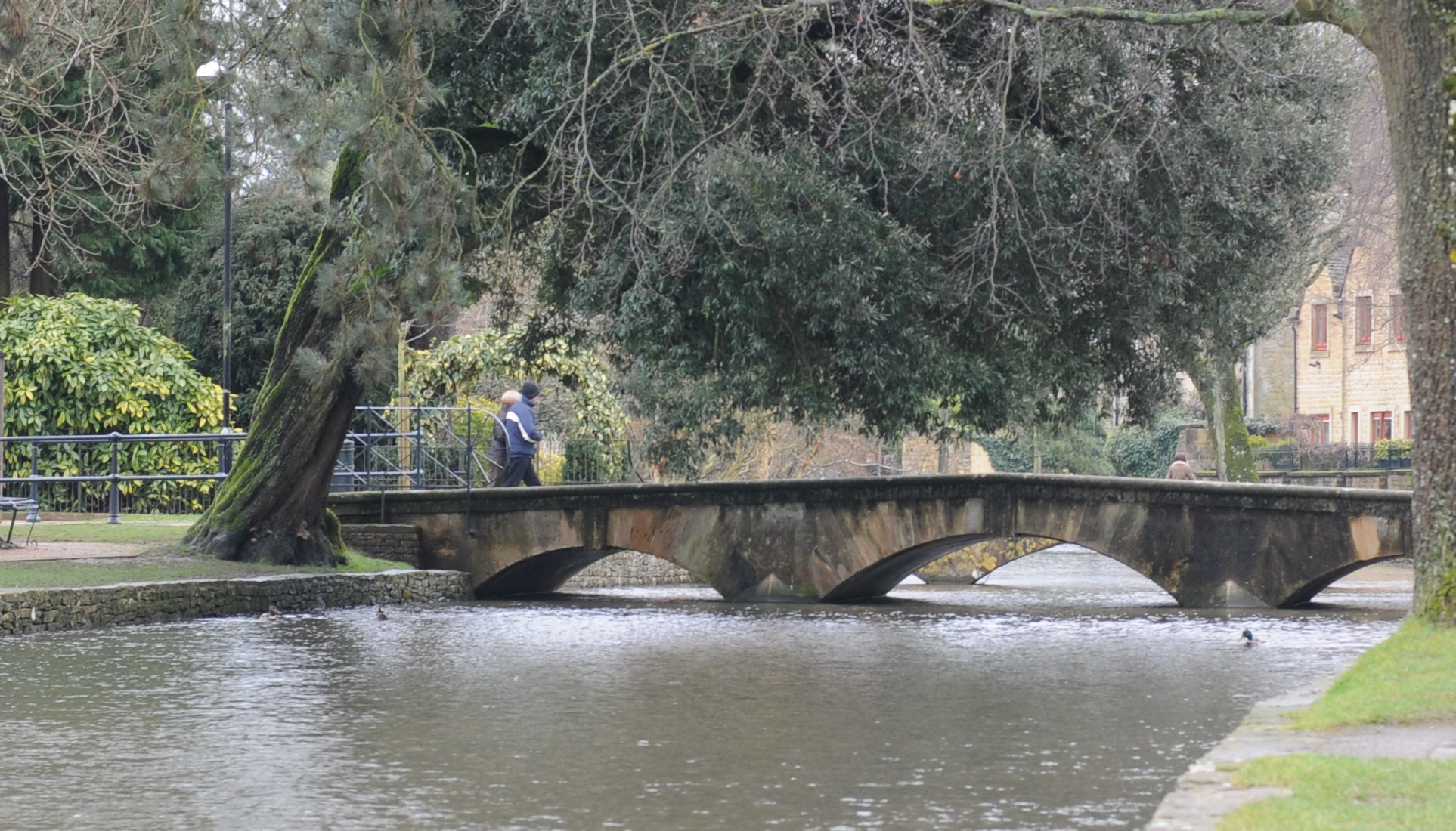 Tranquil Windrush - watches the Bourton 10k race