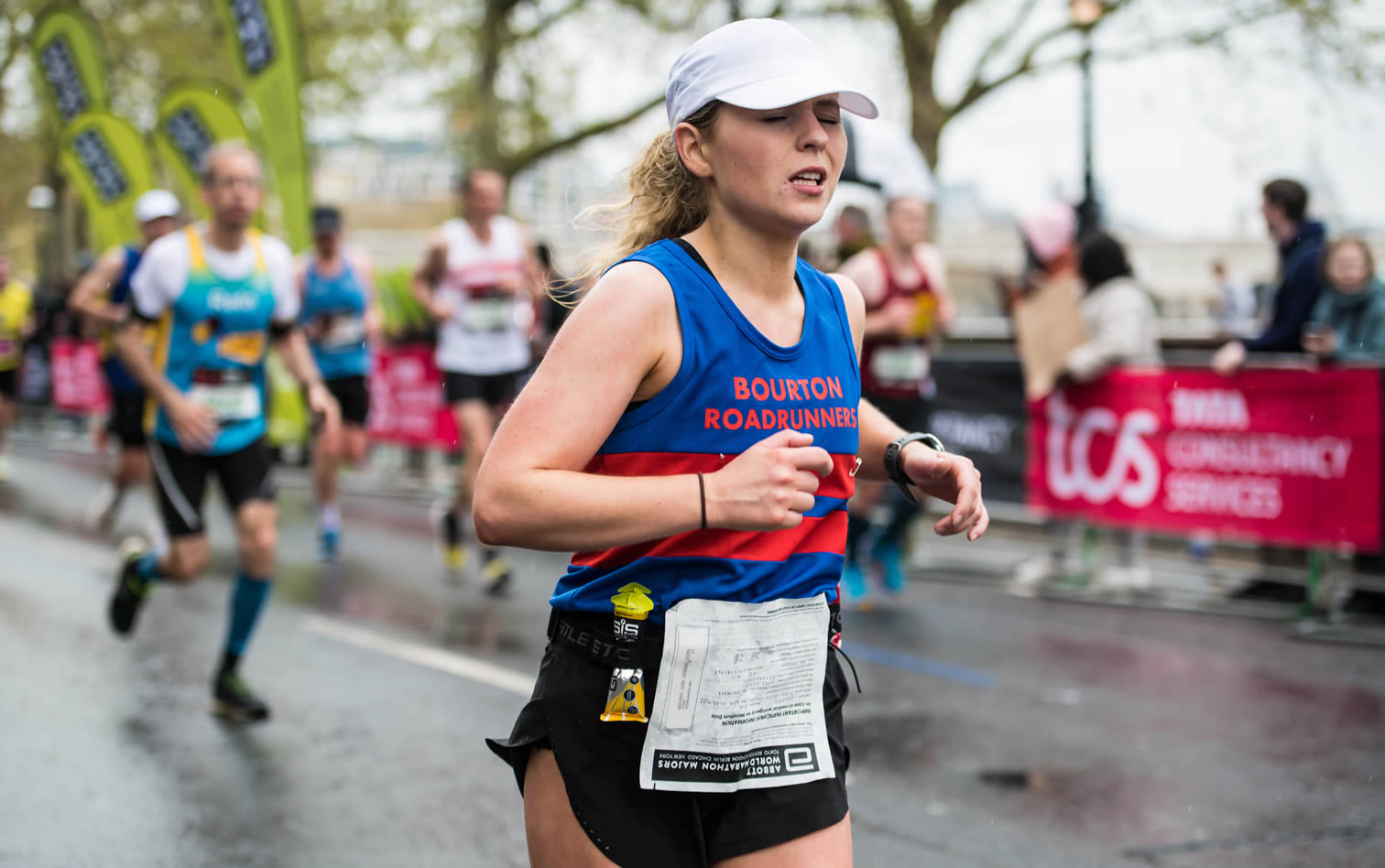 Eva Shoemark at London Marathon’s Westminster Embankment (25 miles) - 23-04-2023