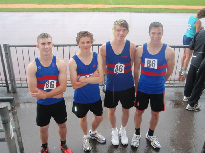 Bourton Roadrunners Junior Relay Team - County Champs