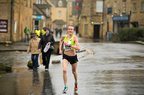 first lady Rachel Felton from Shaftesbury Barnet Harriers 100m from the finish first lady Rachel Felton from Shaftesbury Barnet Harriers 100m from the finish