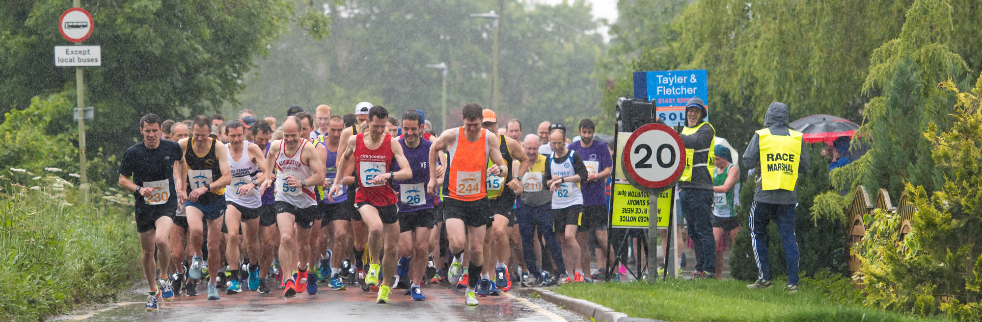 Start of the 2019 Bourton Hilly Half + 10K