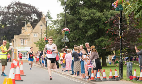 Richard de-Camps from Cheltenham & County Harriers - Bourton 1 Mile 13-07-2019